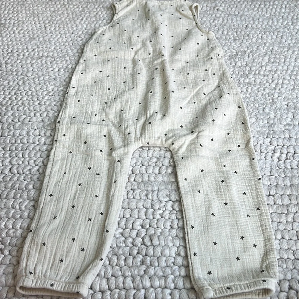 Quincy Mae Sleeveless Woven Button Jumpsuit cream with dark gray stars size 2-3y